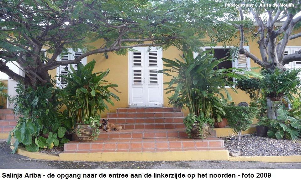 25. Salinja Ariba opgang naar entree linkerzijde 2009